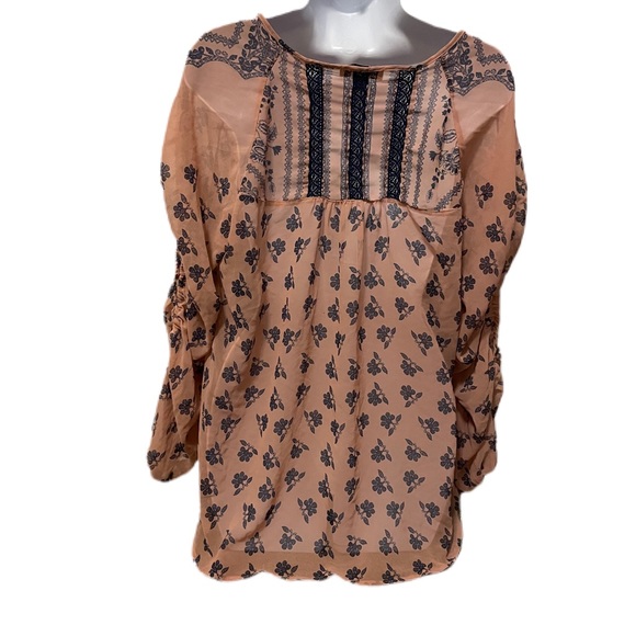 Unity World Wear top - Picture 6 of 9